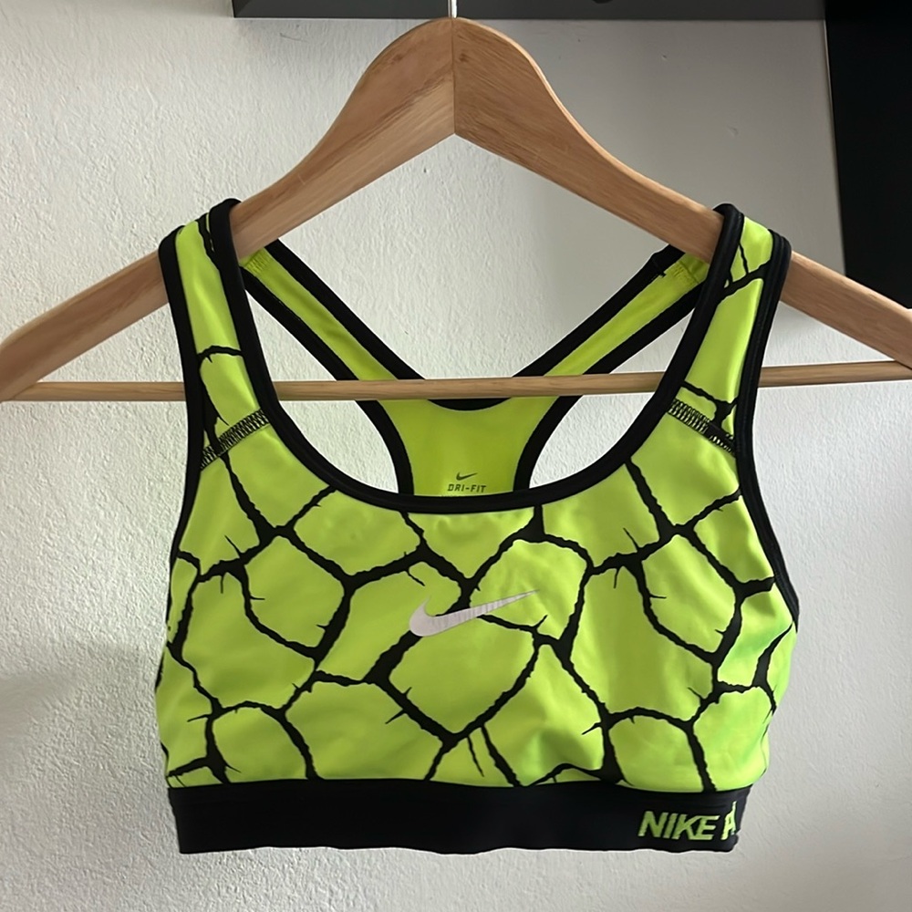 Nike Pro sports bra in neon yellow sz M